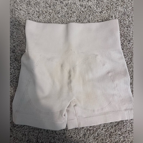 Bo+Tee Ribbed Cream Gym Bike Shorts - Picture 2 of 5